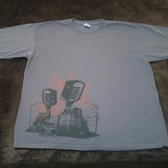 XL Gildan T-shirt with cool microphone graphic - Picture 2 of 4